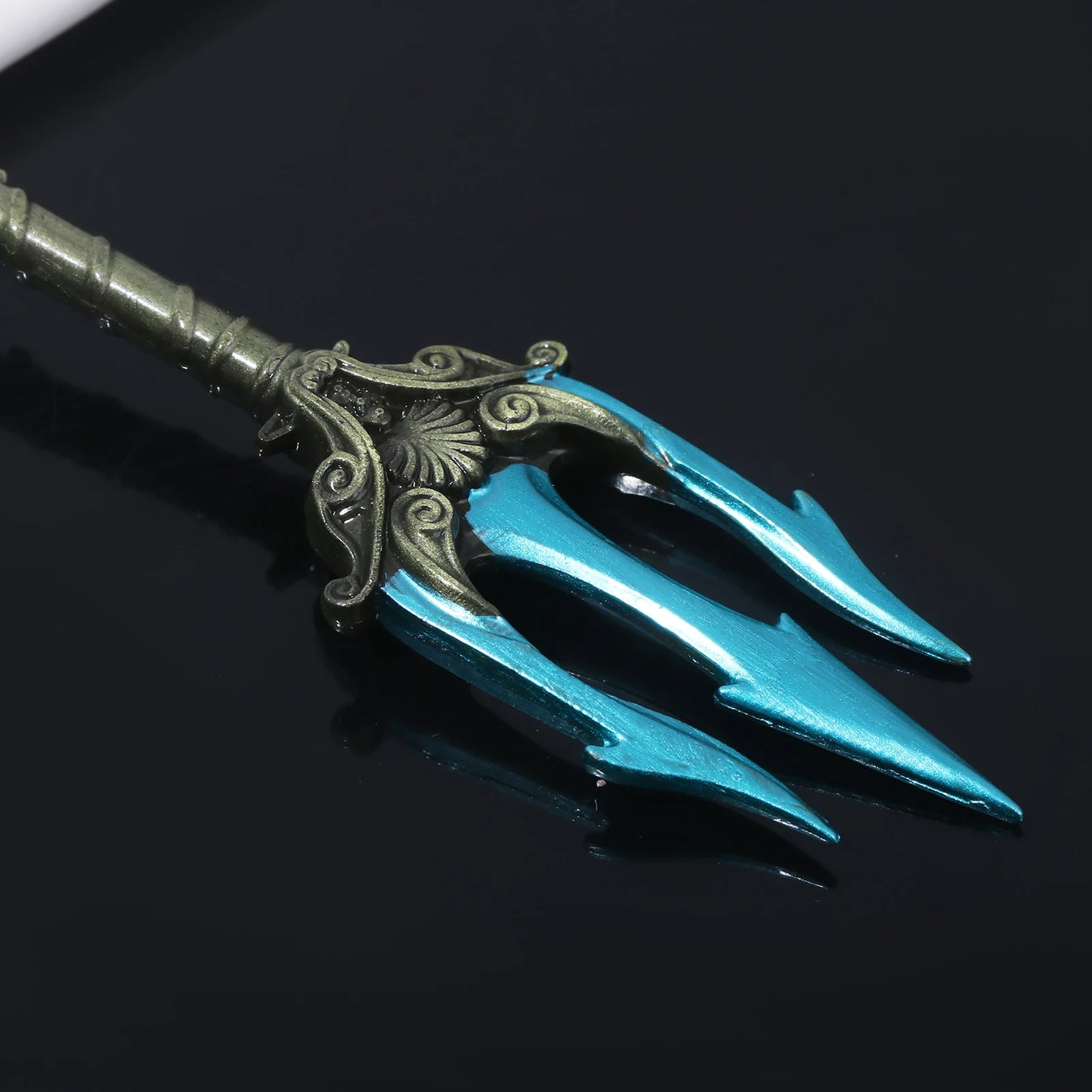 Creativity Poseidon Trident Keychain Cosplay Accessory for God of War Fans