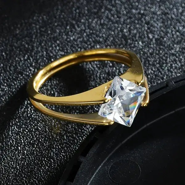MeMolissa Luxury Clear Stone Crystal Wedding Rings Gold Plated Stainless Steel Jewelry 39R1-GS