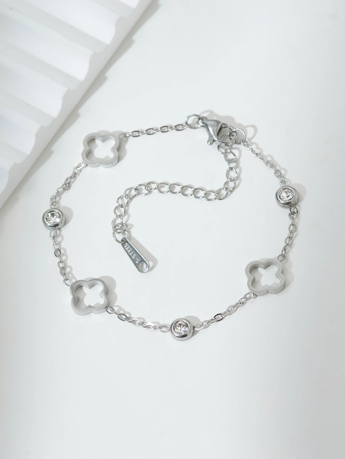 Lucky Luxury Flower Decor Bracelet for Women - Stainless Steel Fashion Jewelry Gift