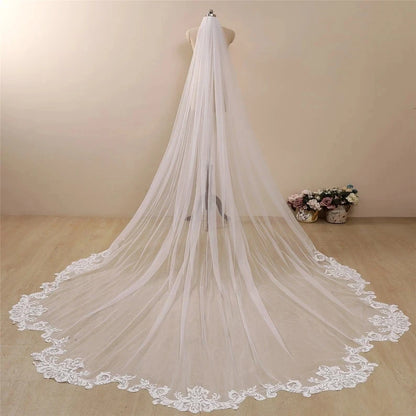 Elegant Ivory Cathedral Wedding Veil with Wave-Shaped Lace and Comb