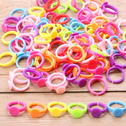 Vibrant Adjustable Kids Rings Set with Blank Pad Tray - 50 Pieces Mixed Colors