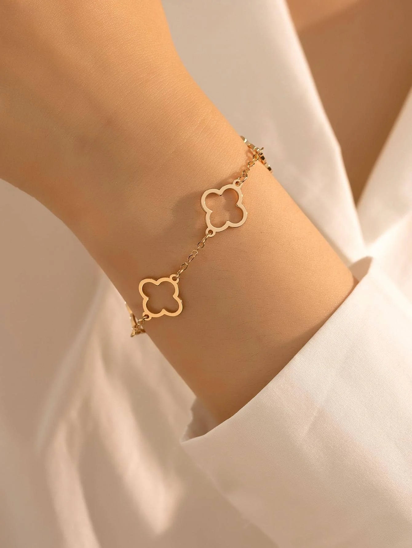 Lucky Luxury Flower Decor Bracelet for Women - Stainless Steel Fashion Jewelry Gift