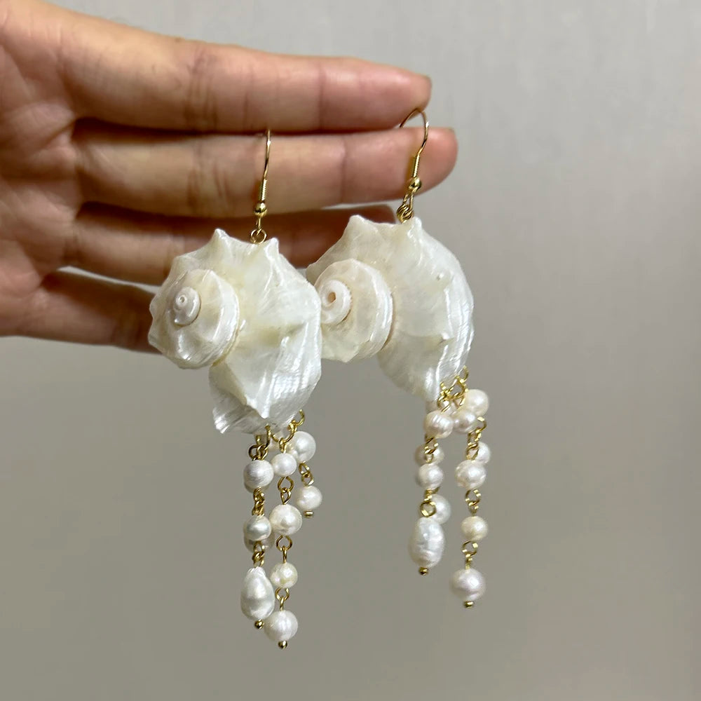 Elegant Freshwater Pearl Conch Necklace for Women - Unique Vacation Jewelry with Stainless Steel Chain