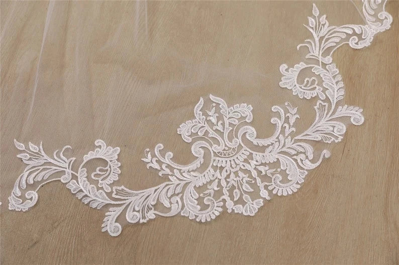Elegant Ivory Cathedral Wedding Veil with Wave-Shaped Lace and Comb