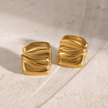 Elegant 18K Gold Heart Stud Earrings for Women Hypoallergenic Stainless Steel Waterproof Charm Jewelry